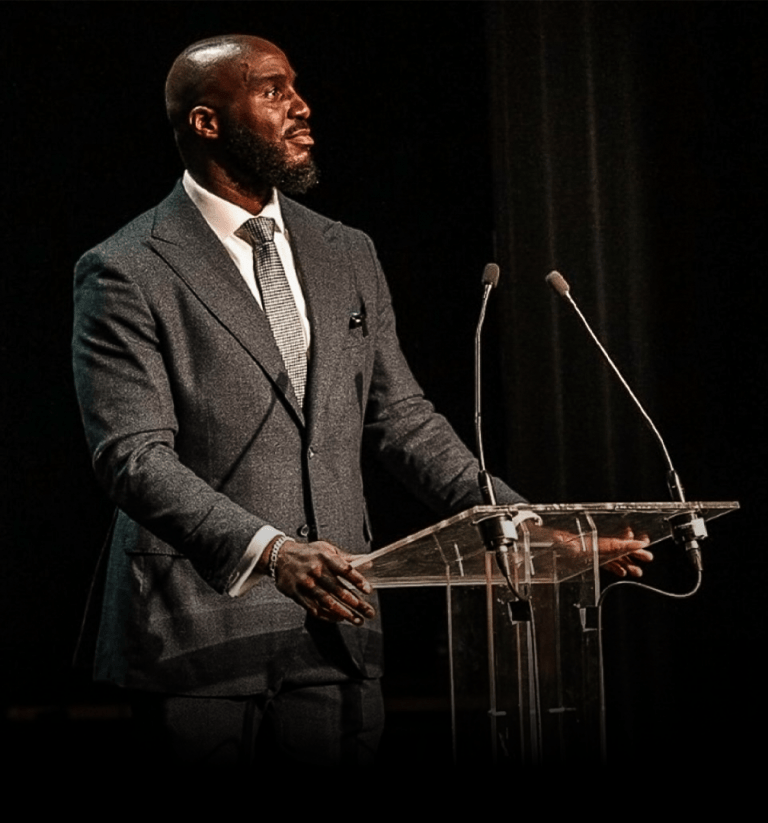 Guy INCHOT est un conférencier, formateur, modérateur et entrepreneur engagé, qui metla parole au service de la justice, de l’élévation et de la solidarité.
